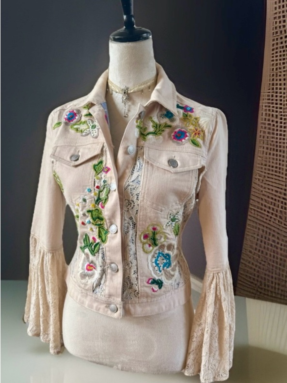 Embellished Cream Lace Sleeve Jacket